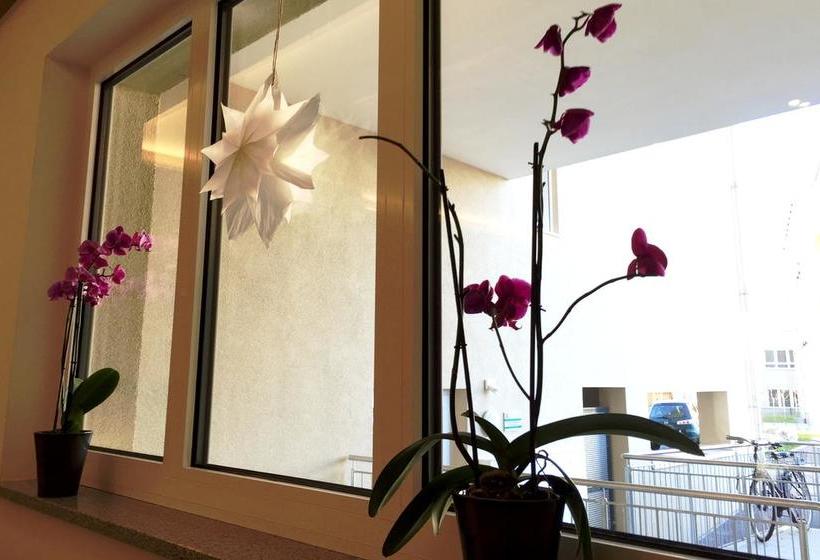 Hotel Snooze Apartments 7