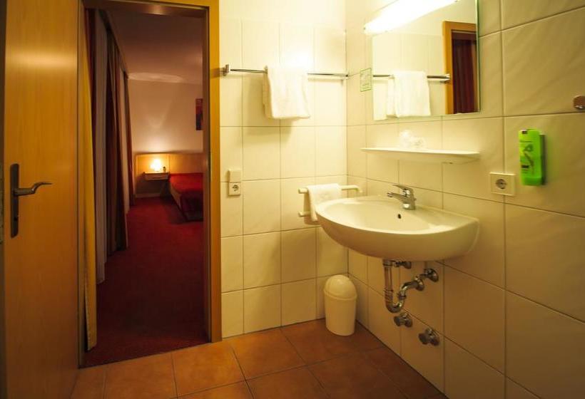 Hotel Gasthof Schwarzer Adler 7