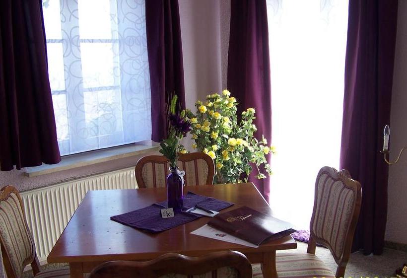 Burghotel Landeskrone 8