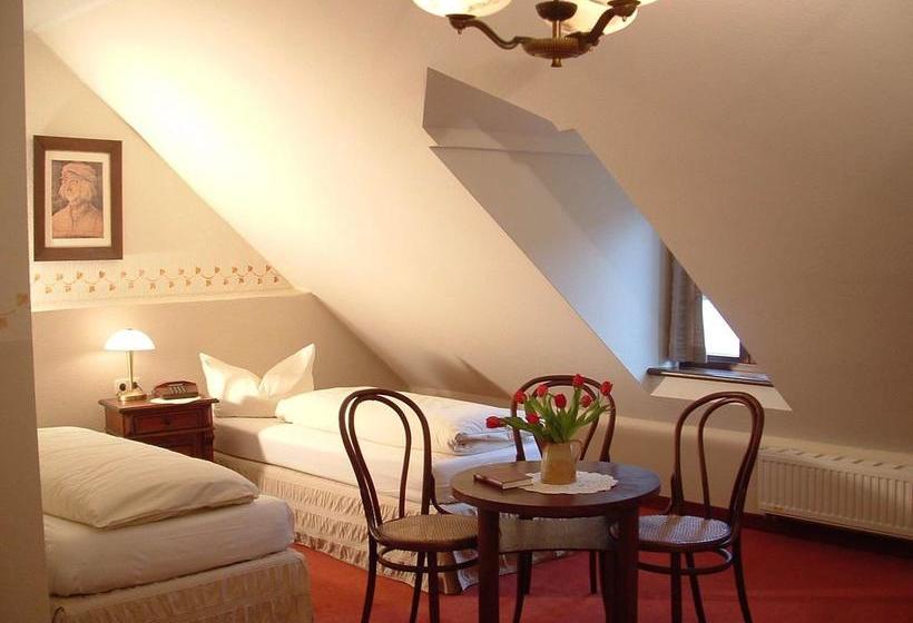 Dreibeiniger Hund Hotel & Gasthof 4