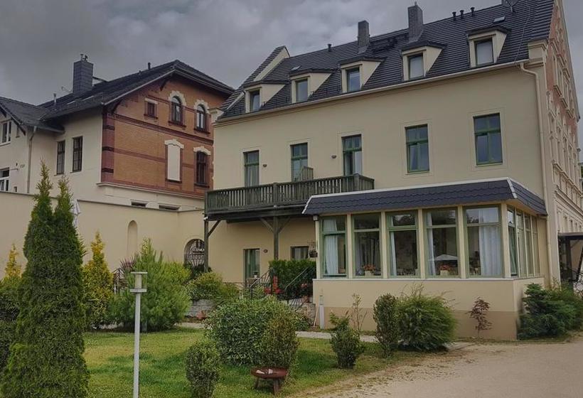 Hotel & Café Burghof 1