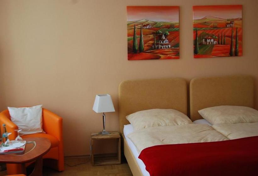 Hotel & Café Burghof 12