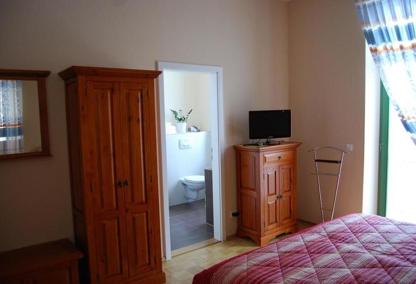 Hotel & Café Burghof 13