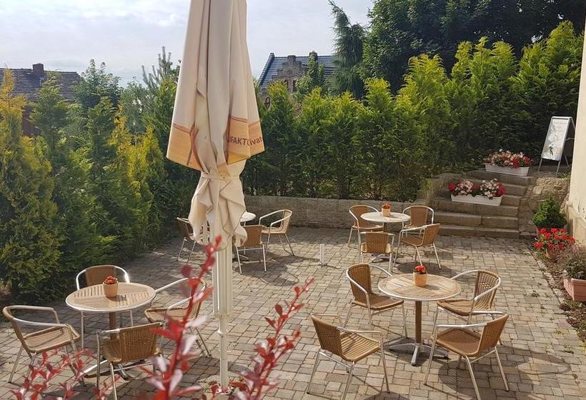 Hotel & Café Burghof 3