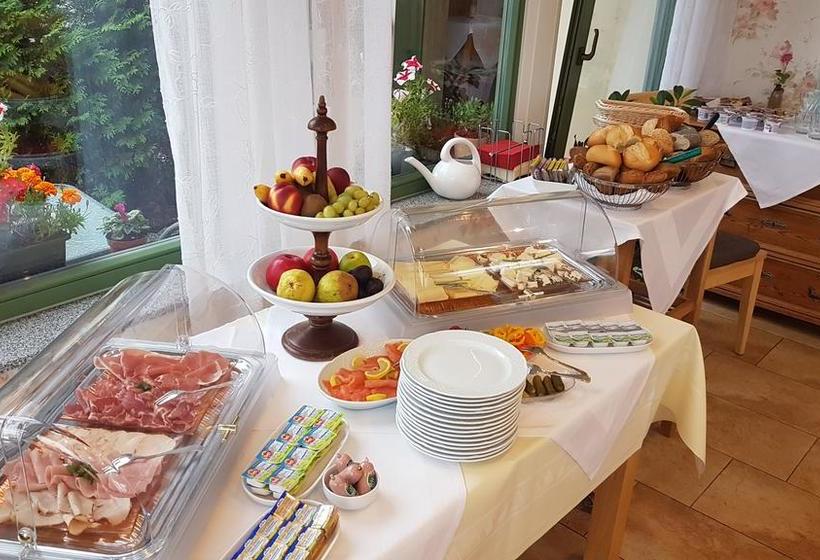 Hotel & Café Burghof 4