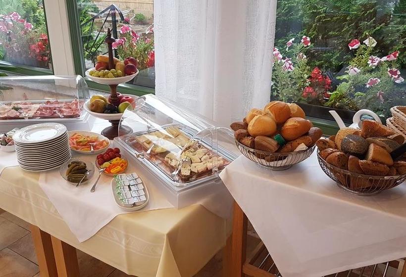 Hotel & Café Burghof 5