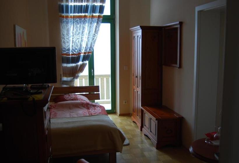 Hotel & Café Burghof 6