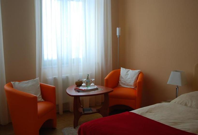 Hotel & Café Burghof 7