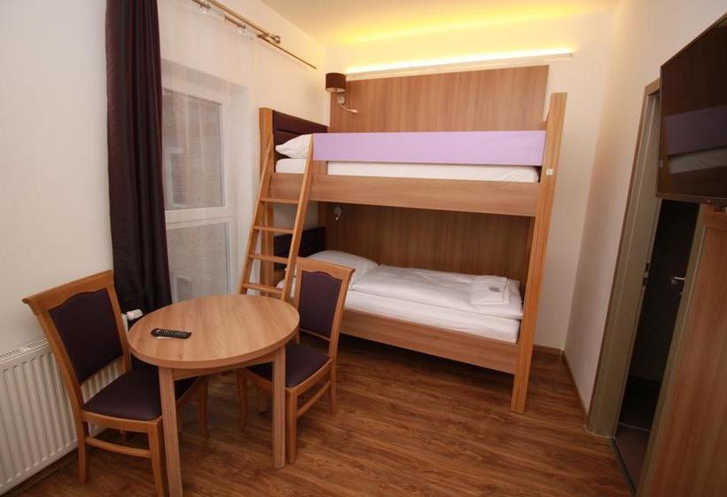 Hotel Slamba Hostel 18