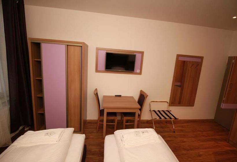 Hotel Slamba Hostel 19