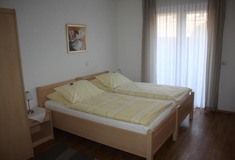 Hotel Gästehaus Am Wintergarten 3