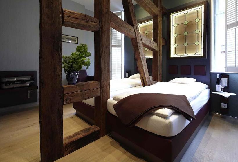 Weinhaus Und Hotel Zum Krug 14