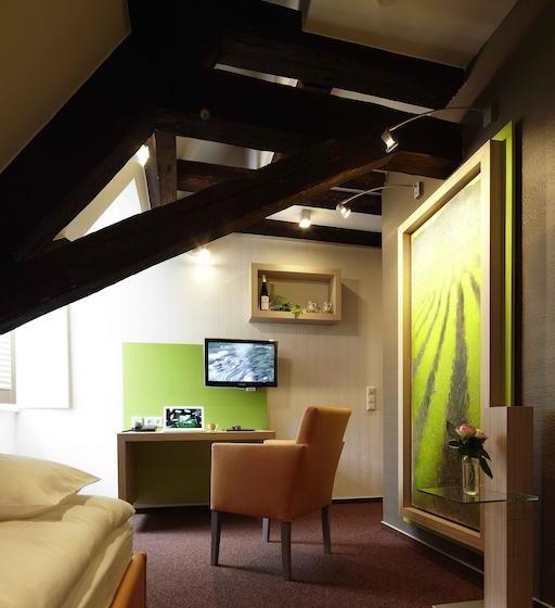 Weinhaus Und Hotel Zum Krug 17