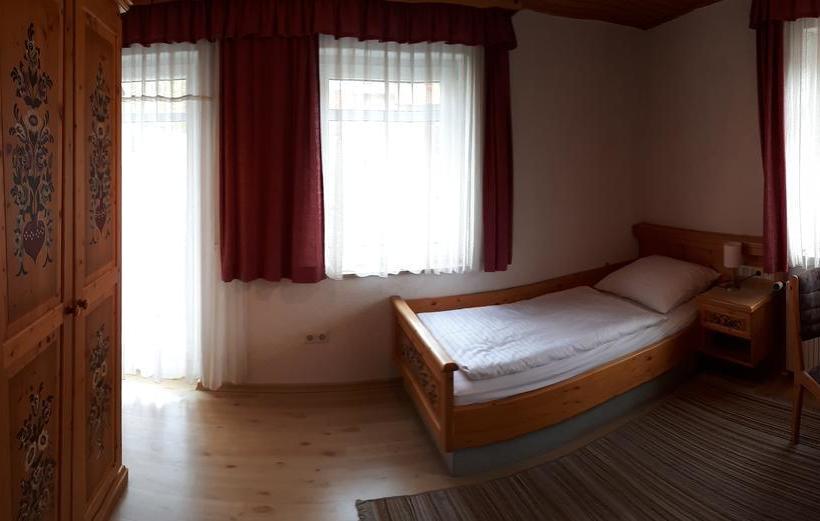 Hotel Eggerth Gästehaus 4