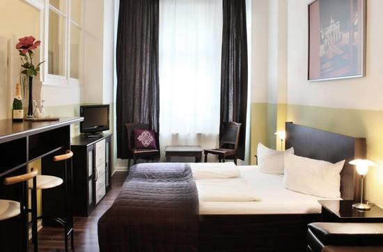 Hotel Berlin Overnight 8