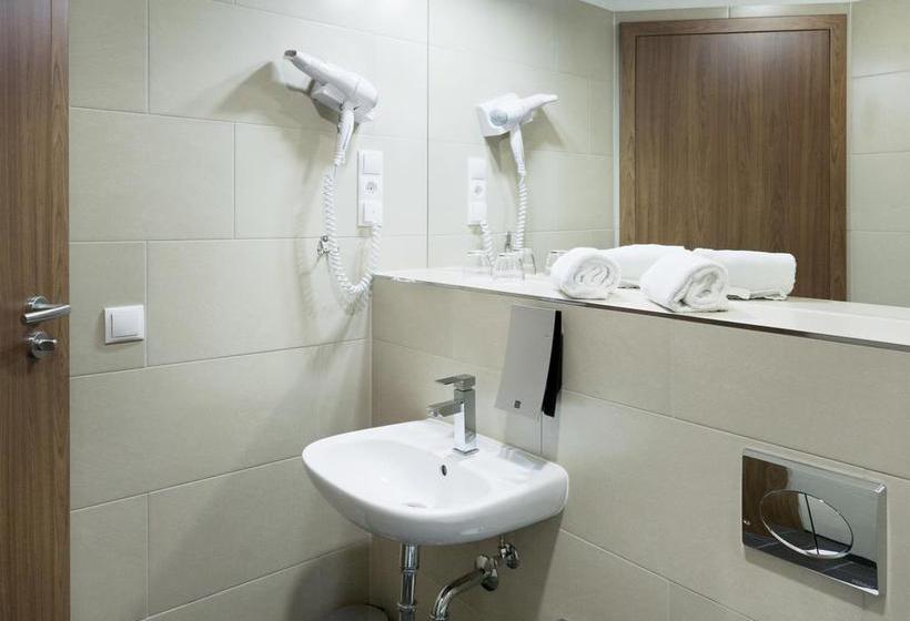 IBB Blue Hotel Berlin-Airport 8