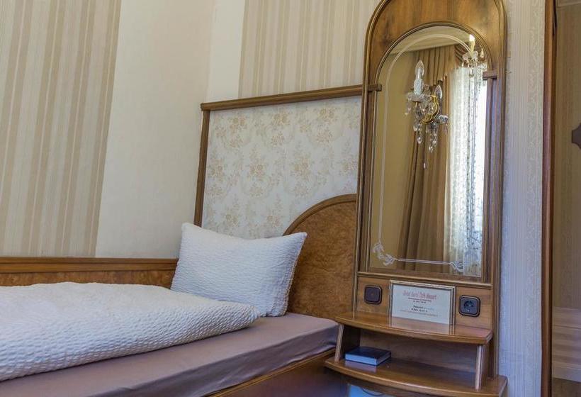 Hotel Five Seasons 8