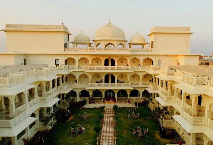 Hotel Treehouse Anuraga Resort