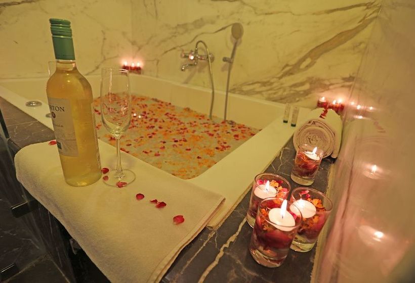 Hotel Treehouse Anuraga Resort 17