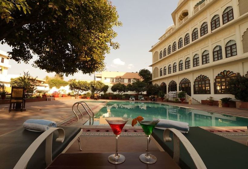 Hotel Treehouse Anuraga Resort 18