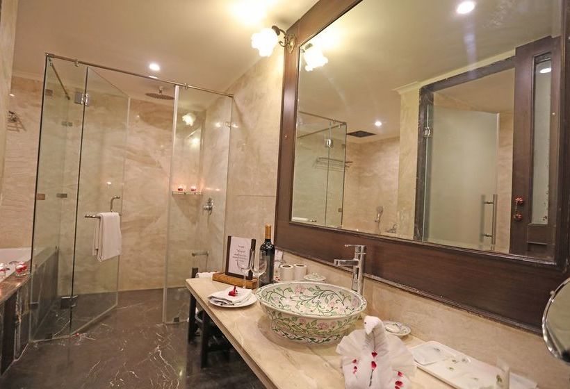 Hotel Treehouse Anuraga Resort 8