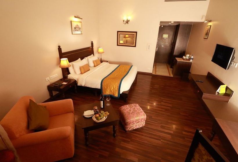 Hotel Treehouse Anuraga Resort 9