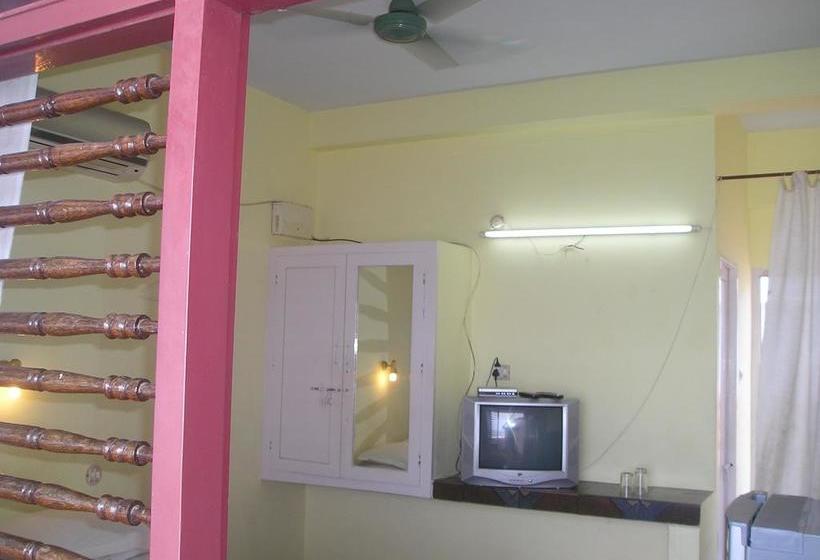 Hotel White House Beach Resort 2