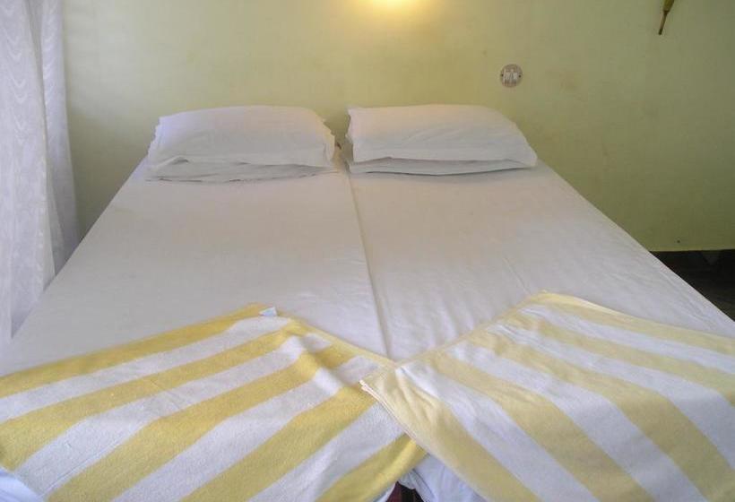 Hotel White House Beach Resort 3