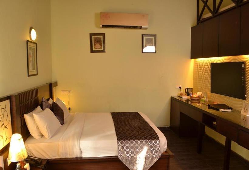 Hotel Corbett Wild Iris Spa & Resorts 1