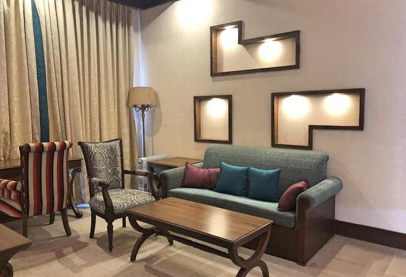 Hotel Corbett Wild Iris Spa & Resorts 2