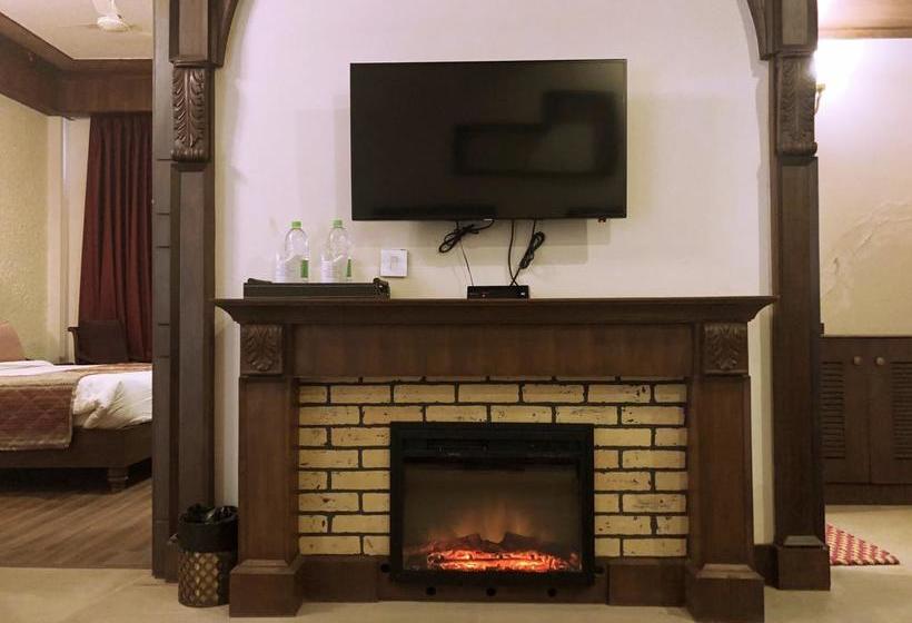 Hotel Corbett Wild Iris Spa & Resorts 4