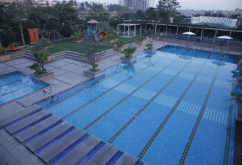 The Treehouse Hotel And Club 11