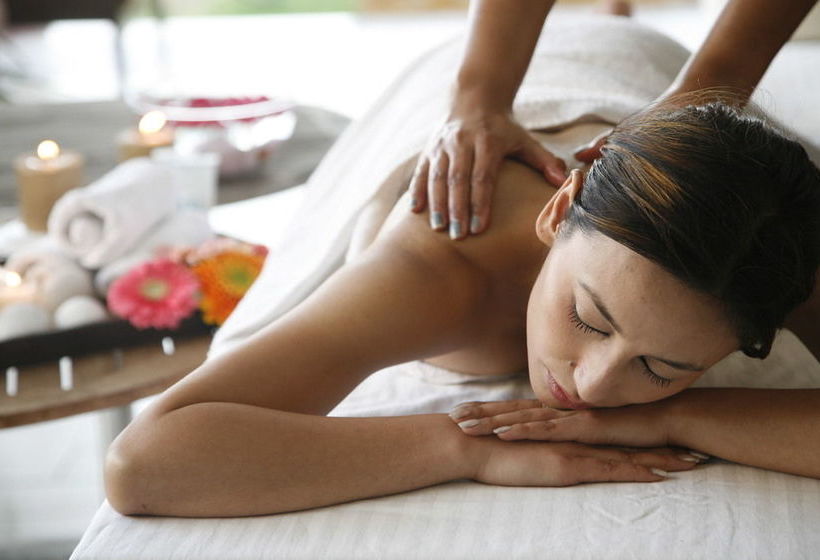 The Treehouse Hotel And Club 17