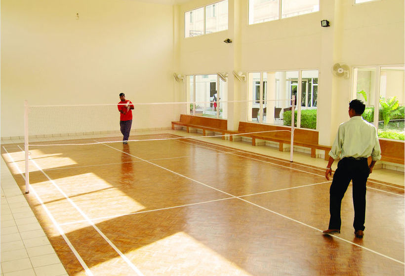 The Treehouse Hotel And Club 18