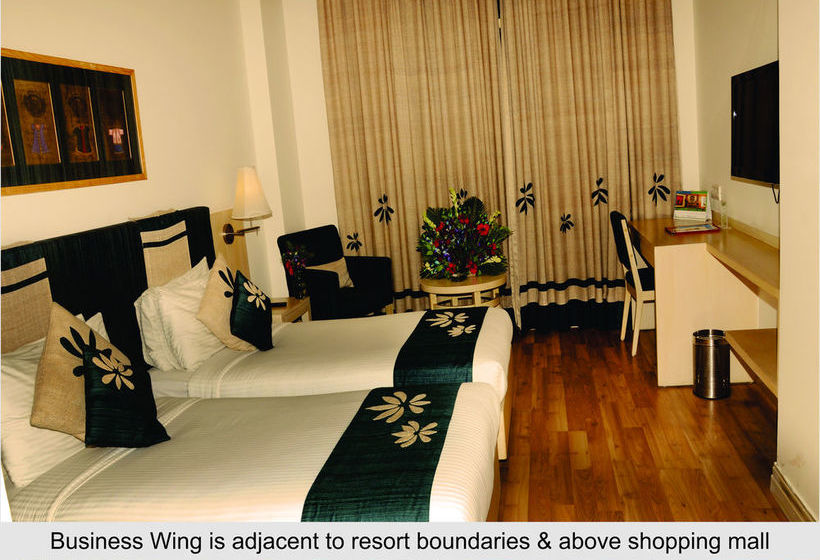 The Treehouse Hotel And Club 6