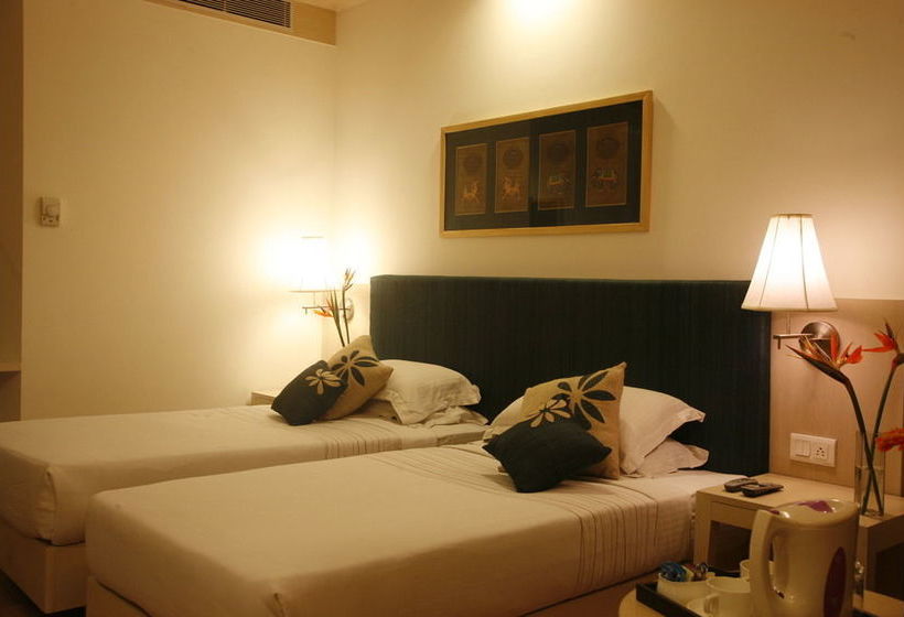 The Treehouse Hotel And Club 7