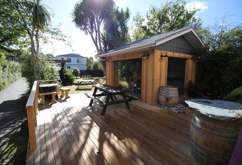 Hotel Te Anau Lakefront Backpackers 1