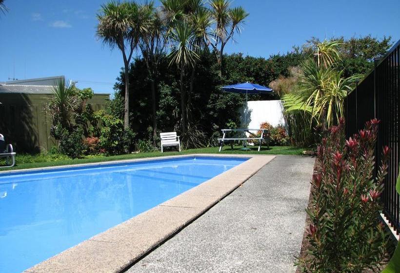 Cobblestone Court Motel 1