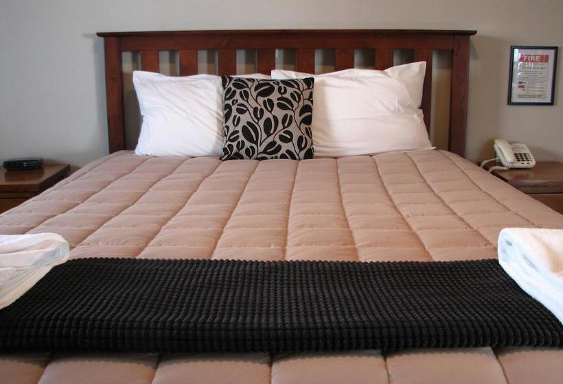 Cobblestone Court Motel 12