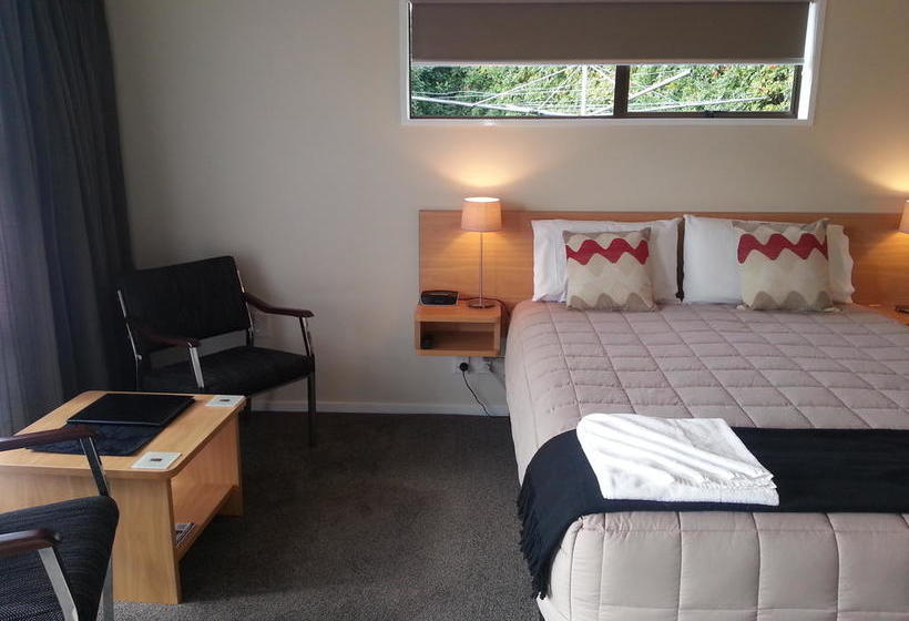 Cobblestone Court Motel 13