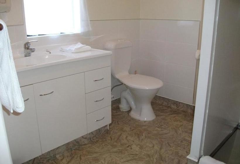 Cobblestone Court Motel 14