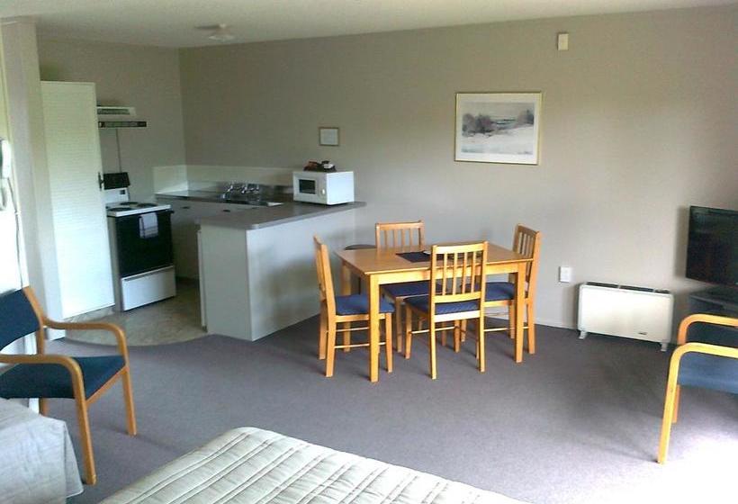 Cobblestone Court Motel 15