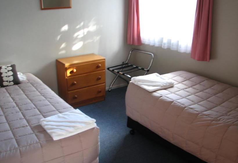 Cobblestone Court Motel 6