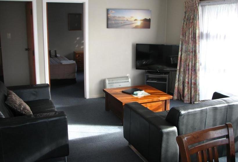 Cobblestone Court Motel 8