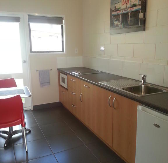 Cobblestone Court Motel 9