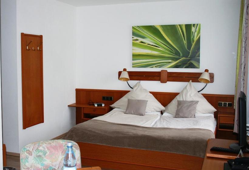 Hotel Lehn&weinstube 13