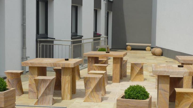 Naam Hotel & Apartments Frankfurt 18