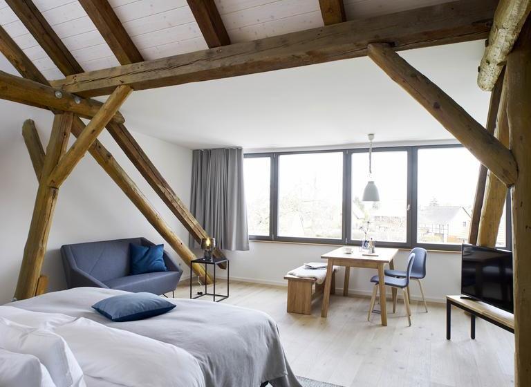 Hotel Yard Boarding 11