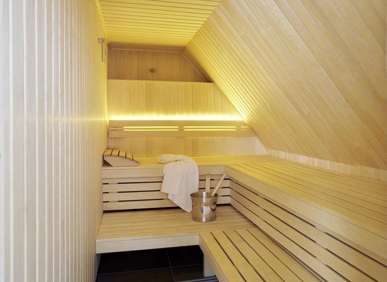 Hotel Yard Boarding 13