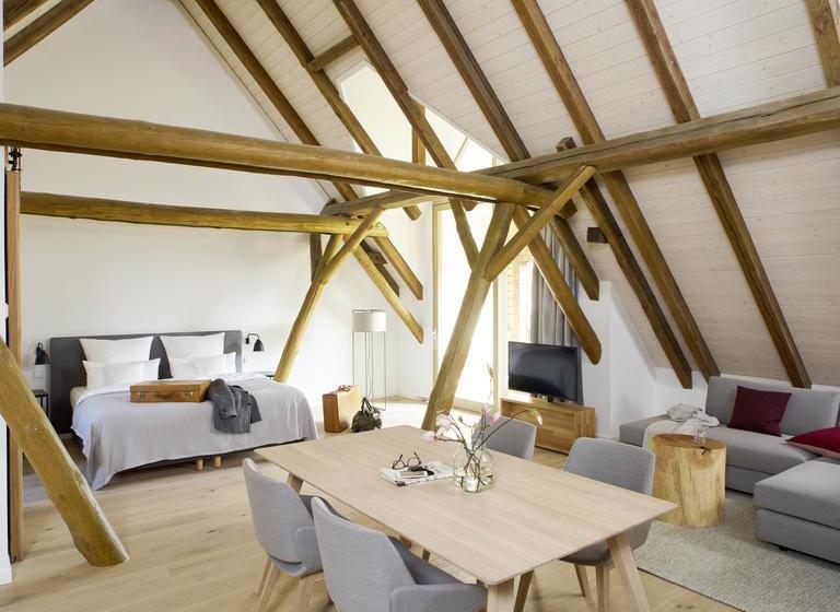 Hotel Yard Boarding 7